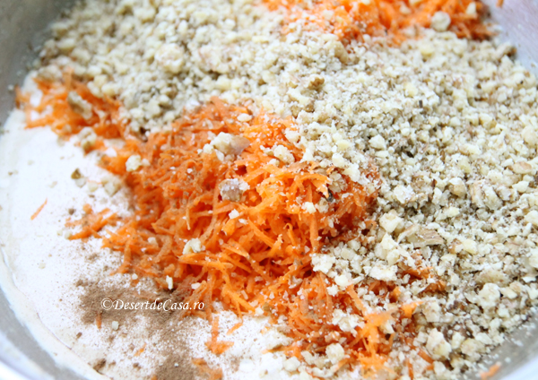 Prajitura cu morcovi si crema de branza